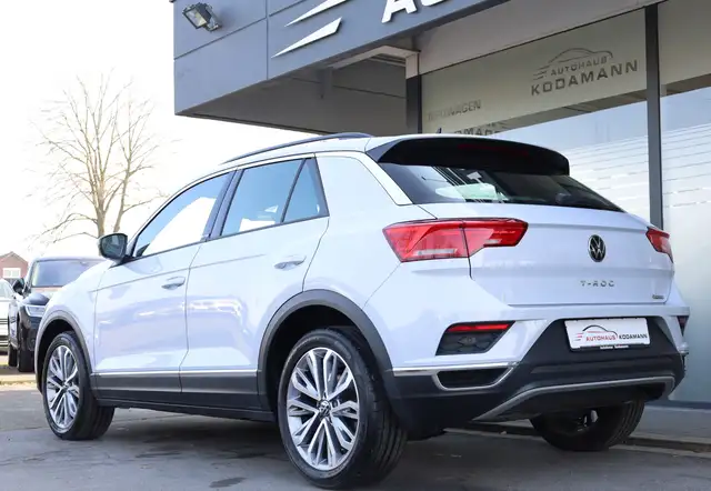 Volkswagen T-Roc view 8