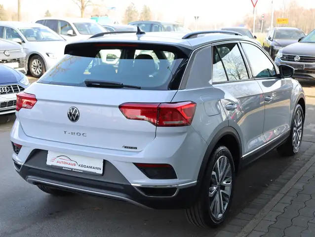 Volkswagen T-Roc view 10