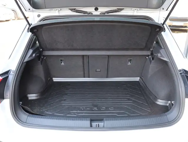 Volkswagen T-Roc view 12