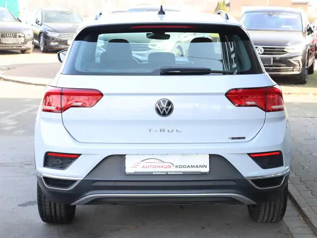 Volkswagen T-Roc view 9