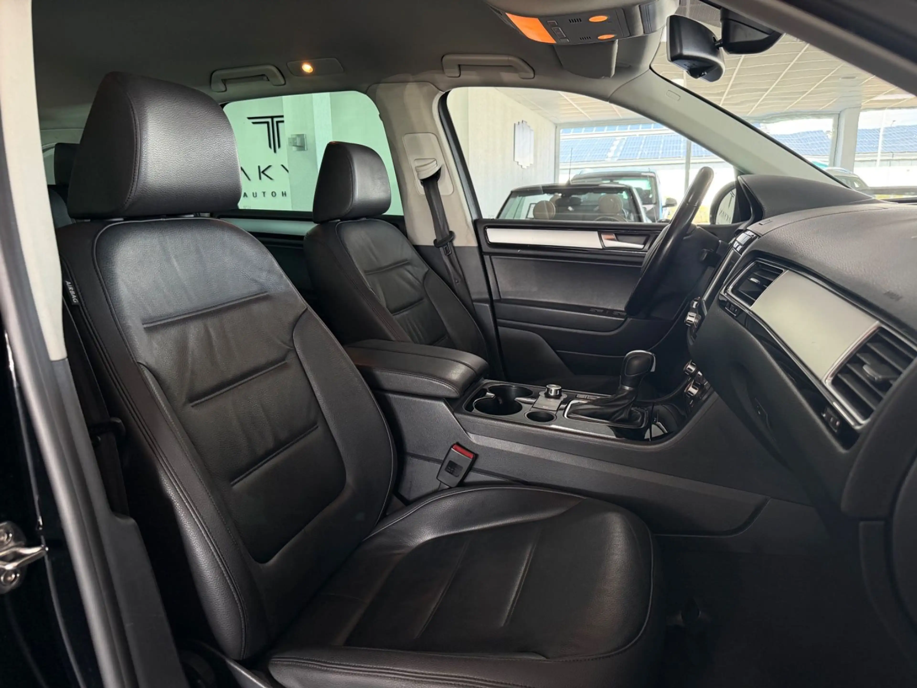 Volkswagen Touareg V6 TDI / NAVI / Temp. / — photo 9