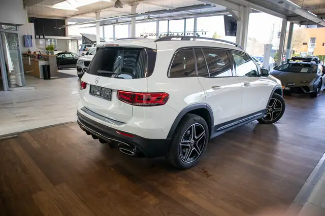 Mercedes-Benz GLB view 4