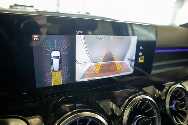 Mercedes-Benz GLB view 11