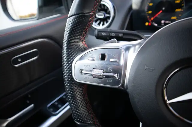 Mercedes-Benz GLB view 12