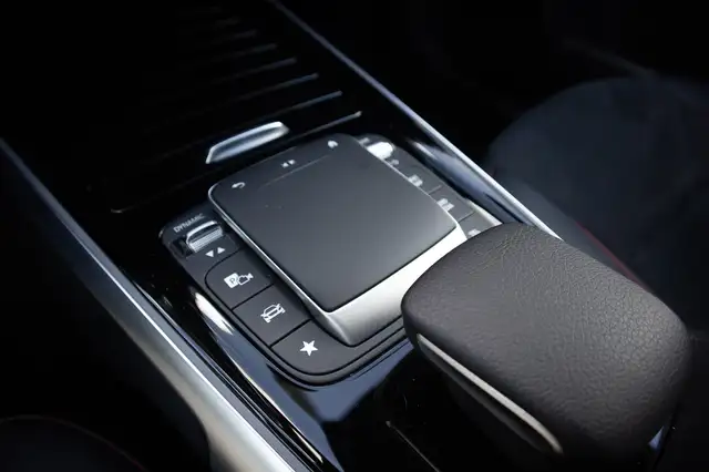 Mercedes-Benz GLB view 15