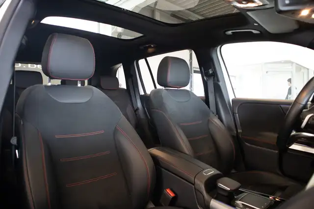 Mercedes-Benz GLB view 8