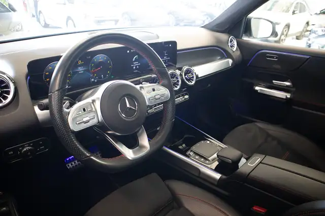 Mercedes-Benz GLB view 9