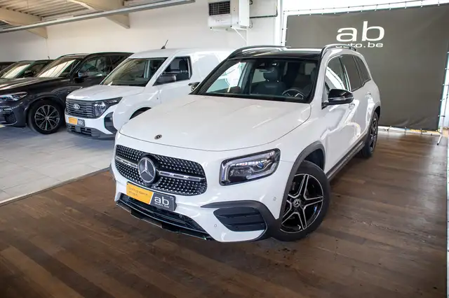 Mercedes-Benz GLB view 2