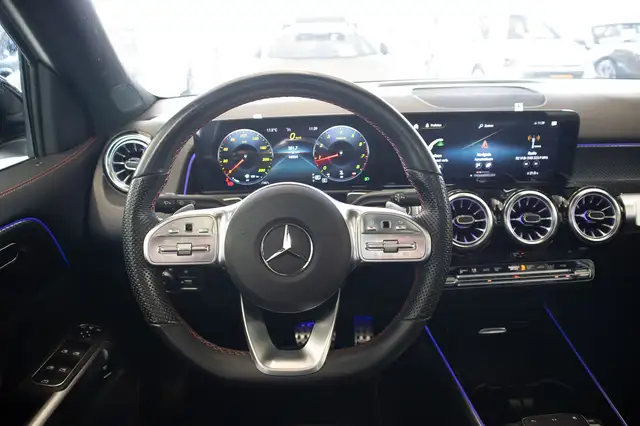 Mercedes-Benz GLB view 10