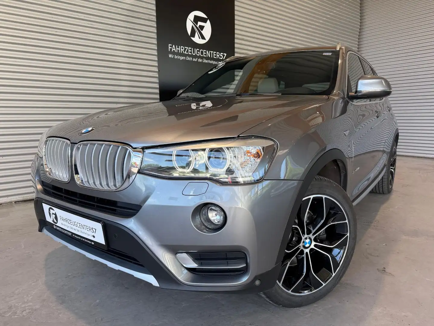 BMW X3 xDrive28i xLine/BI-XENON/CARPLAY/PANO/RFK Grau - 1