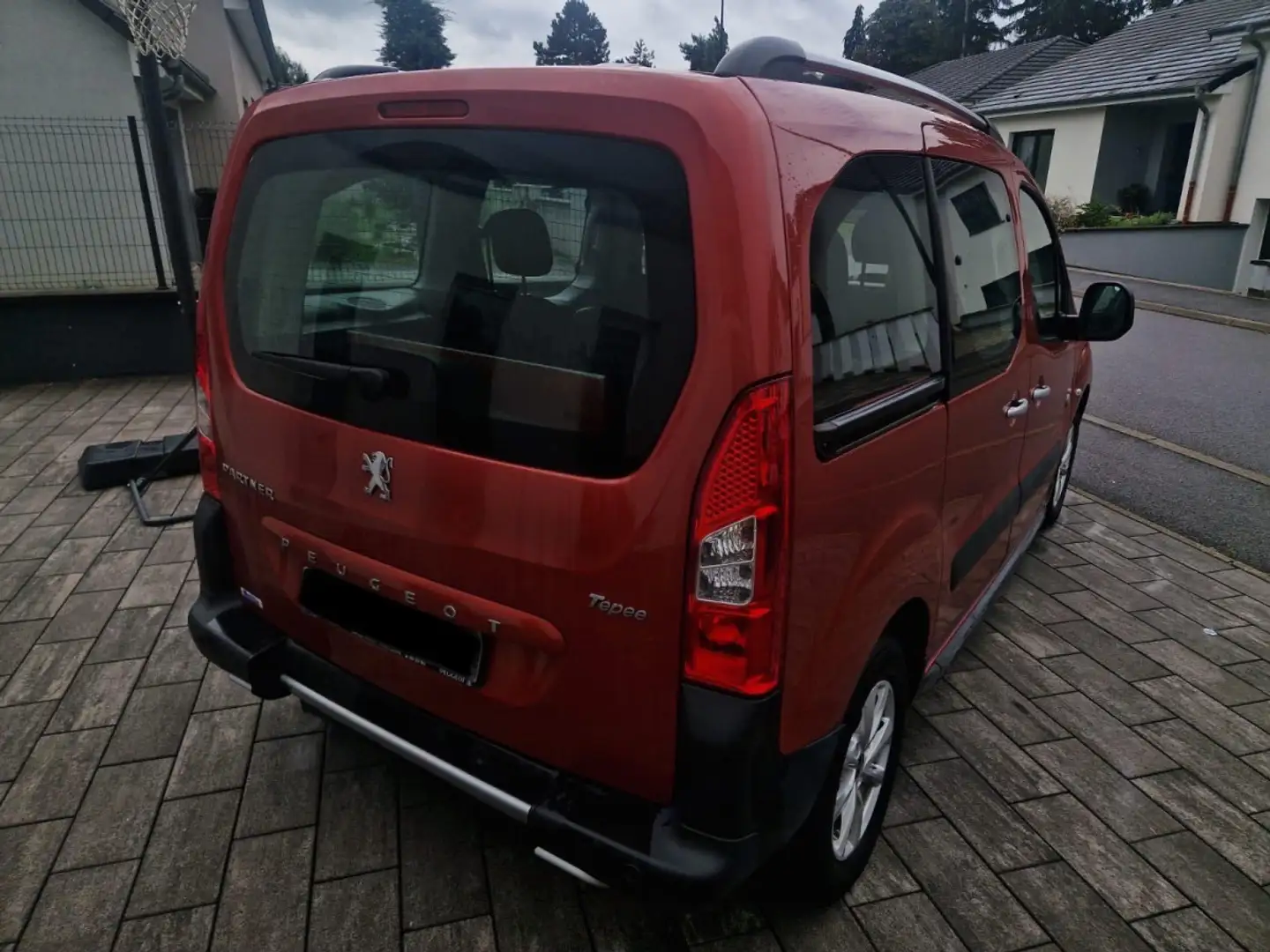 Peugeot Partner Tepee 1.6 Hdi 90Ch Tpmr (rampe) accessible aux han Rouge - 2