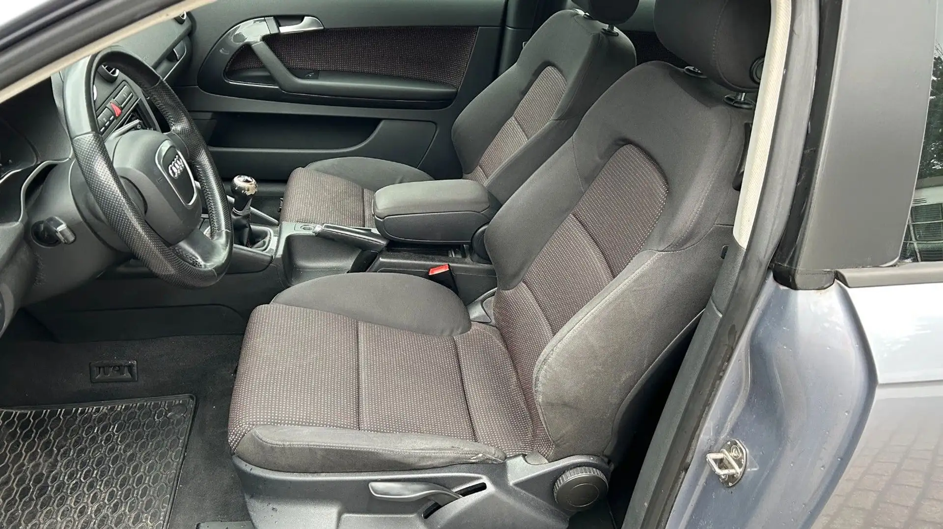 Audi A3 1.6 FSI Ambition / Klima Silber - 2