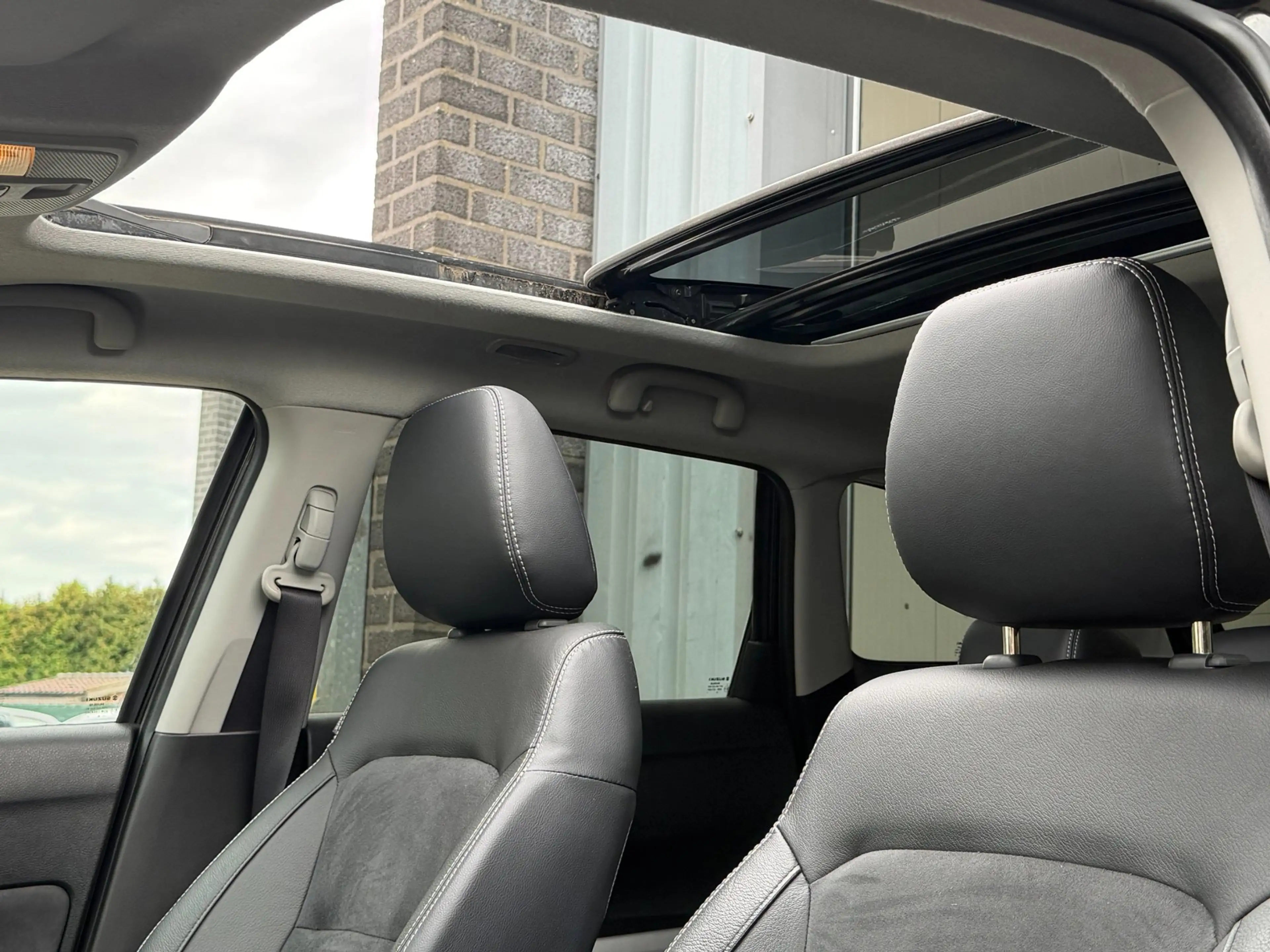 Suzuki Vitara 1.6 High Executive|Pano|Org NL|Trekhaak|Alle Optie — photo 14