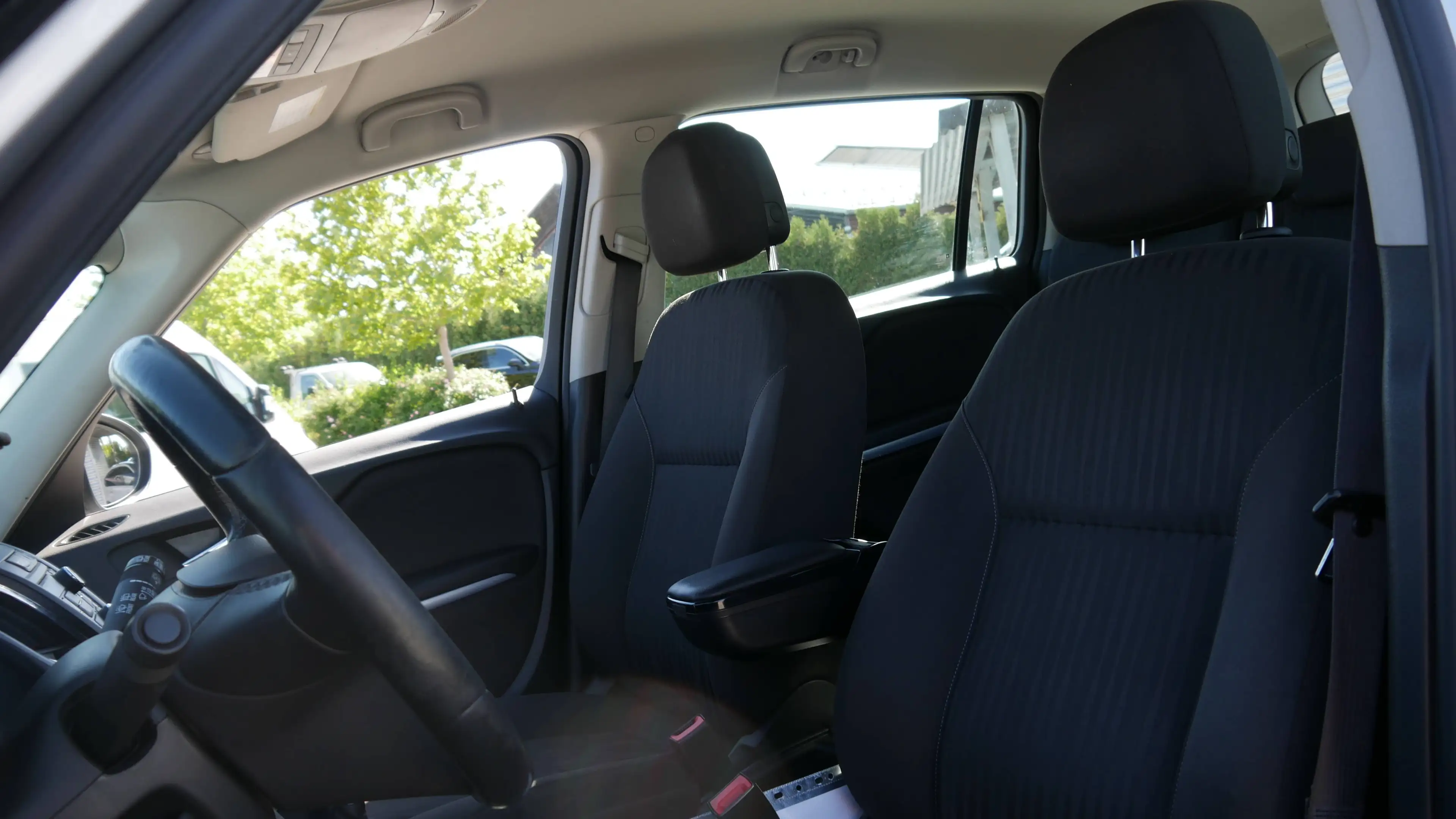 Opel Zafira Tourer Automatikgetriebe Scheckheft TÜV,- Kundendienst Neu Lenkrad,- Sitzheizung — photo 12