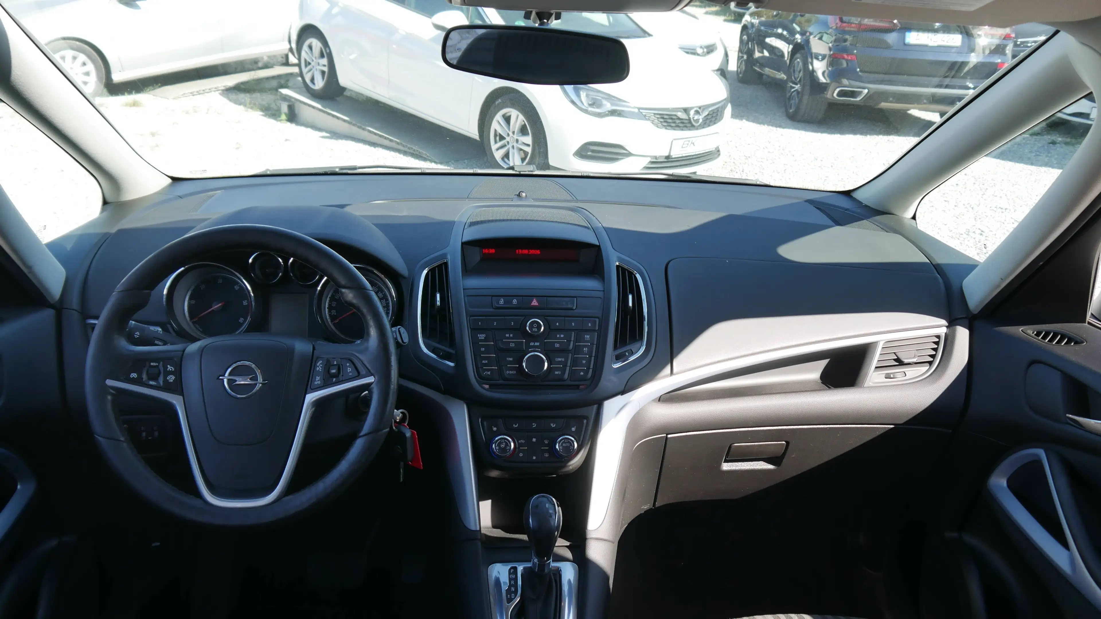 Opel Zafira Tourer Automatikgetriebe Scheckheft TÜV,- Kundendienst Neu Lenkrad,- Sitzheizung — photo 10