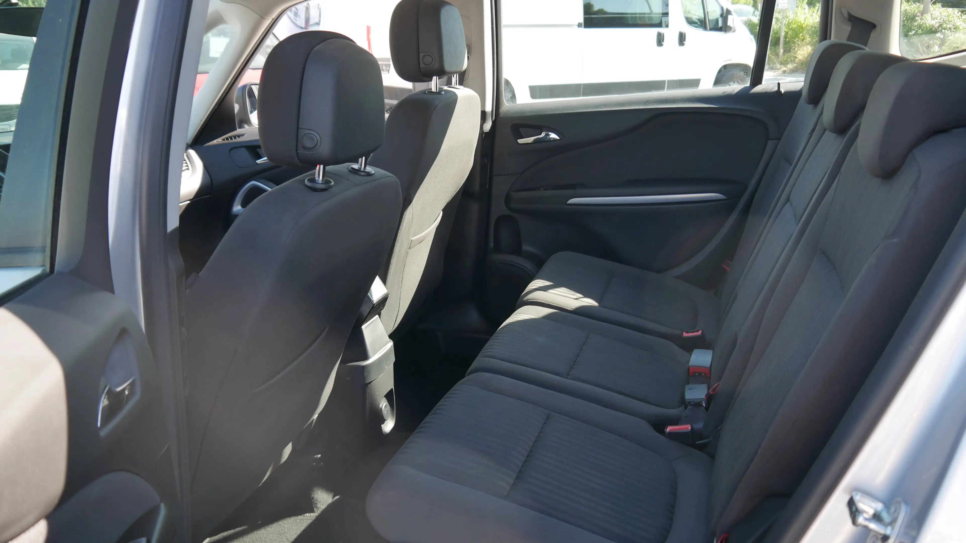 Opel Zafira Tourer Automatikgetriebe Scheckheft TÜV,- Kundendienst Neu Lenkrad,- Sitzheizung — photo 13