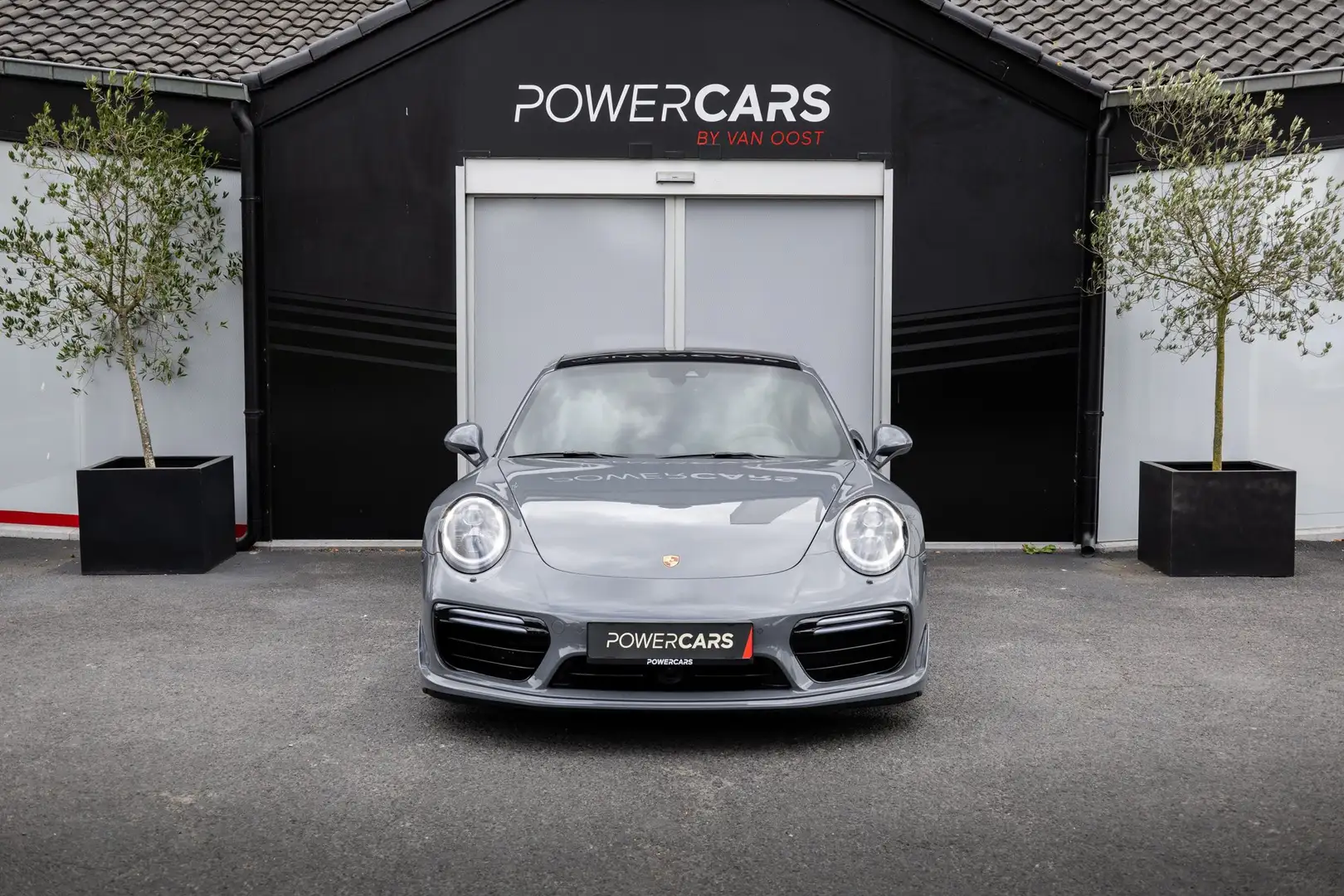 Porsche 991 Turbo S | PAINT TO SAMPLE | LIFT | PCCB | SUNROOF Grijs - 2