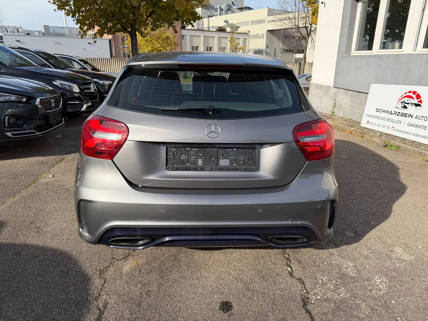 Mercedes-Benz A 200 A 200 BlueEfficiency AMG Line Gris - 2