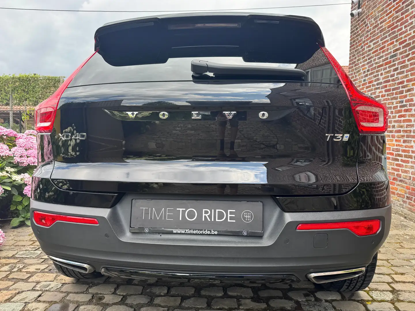 Volvo XC40 XC40 T3 R-Design Alcantara IntelliSafe Harman Cam Zwart - 2