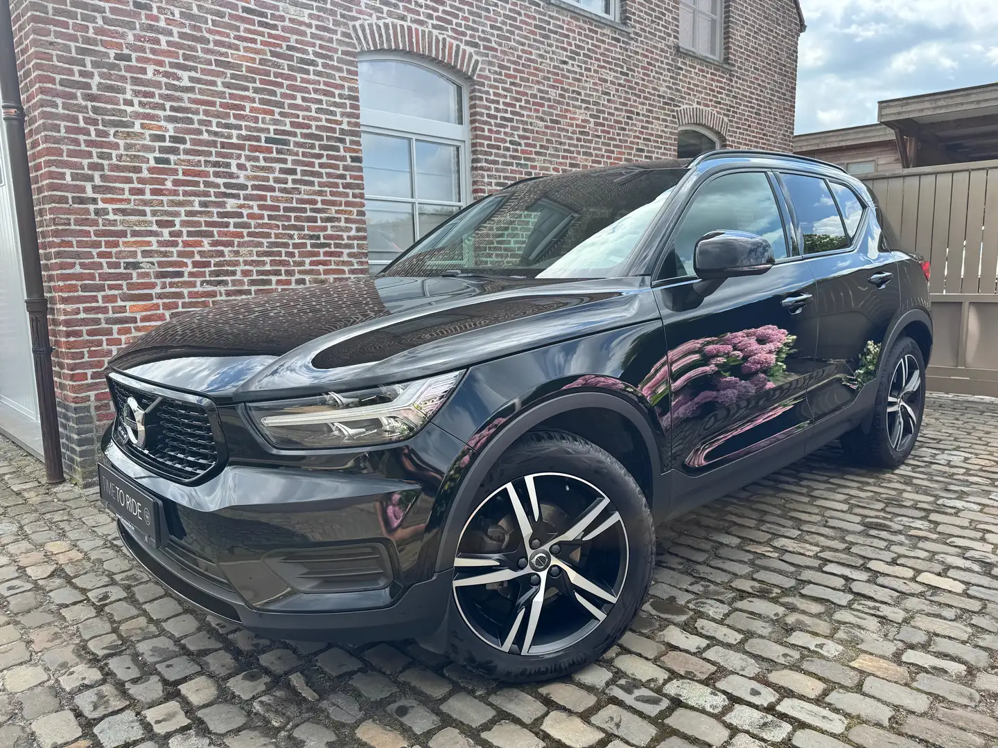 Volvo XC40 XC40 T3 R-Design Alcantara IntelliSafe Harman Cam Zwart - 1
