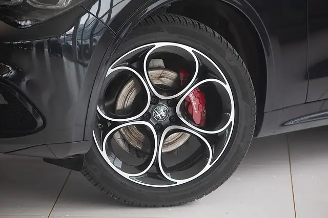 Alfa Romeo Stelvio Veloce 2,2 16V 210 AT8 Q4 Ansicht 4