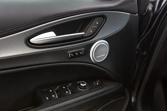 Alfa Romeo Stelvio Veloce 2,2 16V 210 AT8 Q4 Ansicht 11