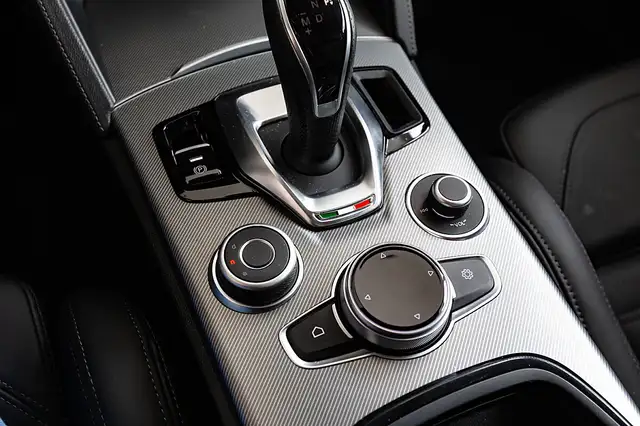 Alfa Romeo Stelvio Veloce 2,2 16V 210 AT8 Q4 Ansicht 10