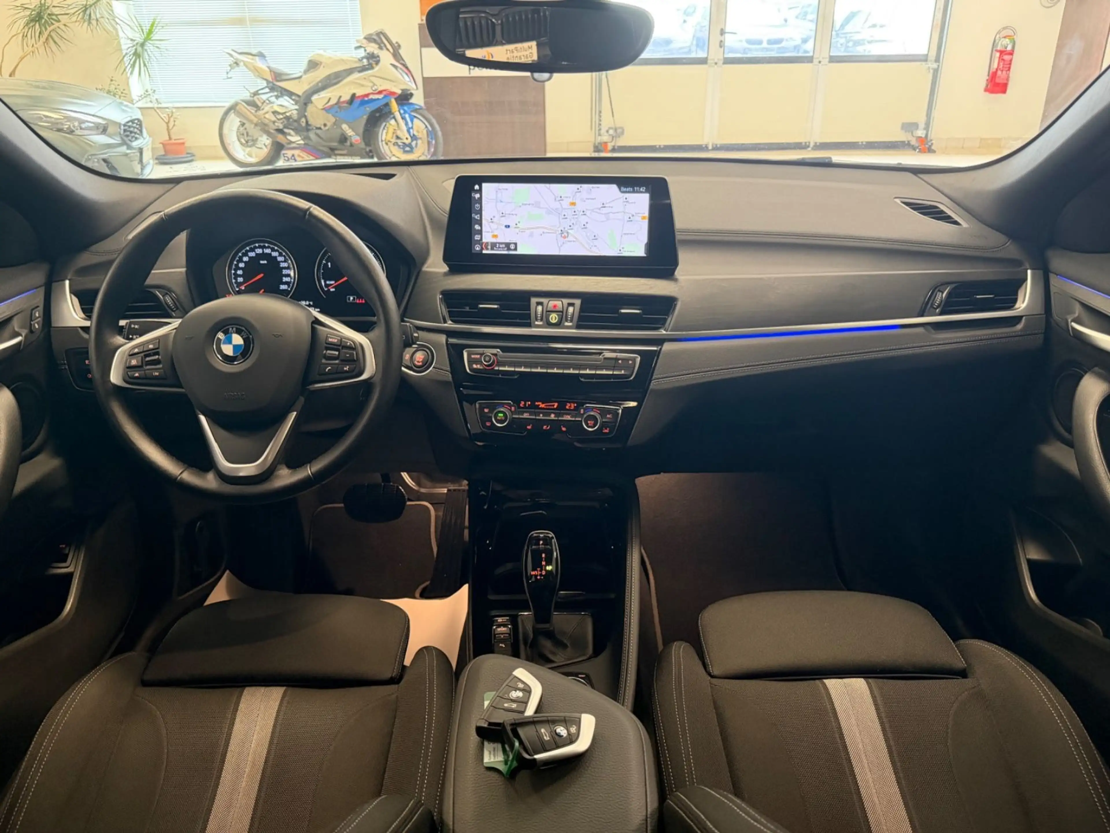 BMW X2 20d Aut/KeyLes/Park&DrivAs/HUD/LED/SpSitzMem — photo 3