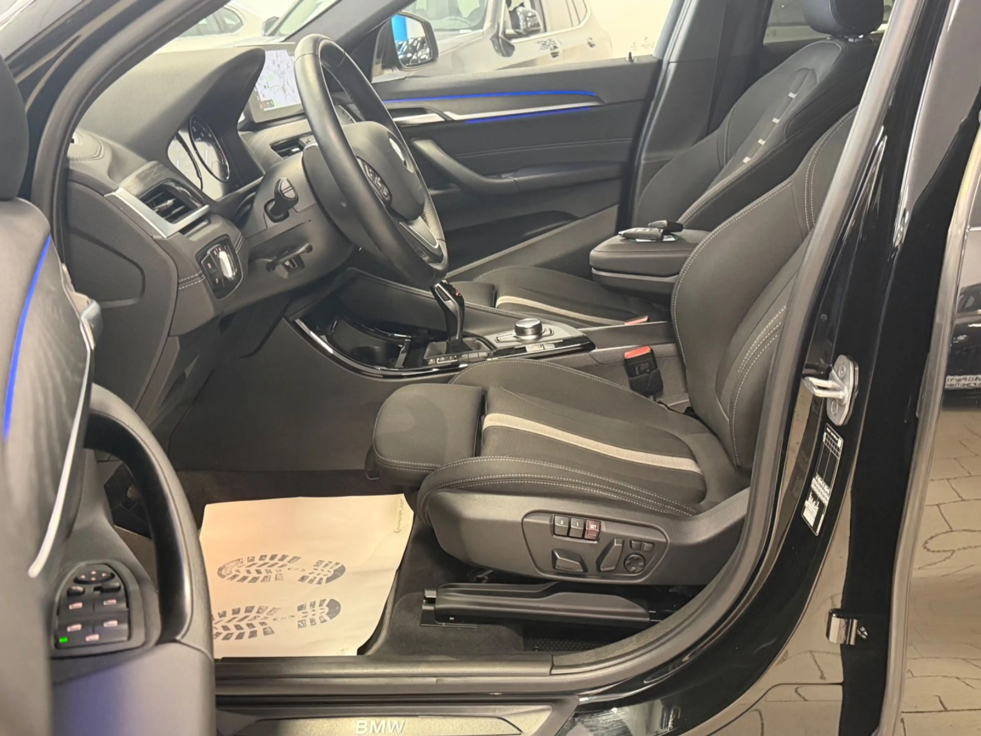 BMW X2 20d Aut/KeyLes/Park&DrivAs/HUD/LED/SpSitzMem — photo 14
