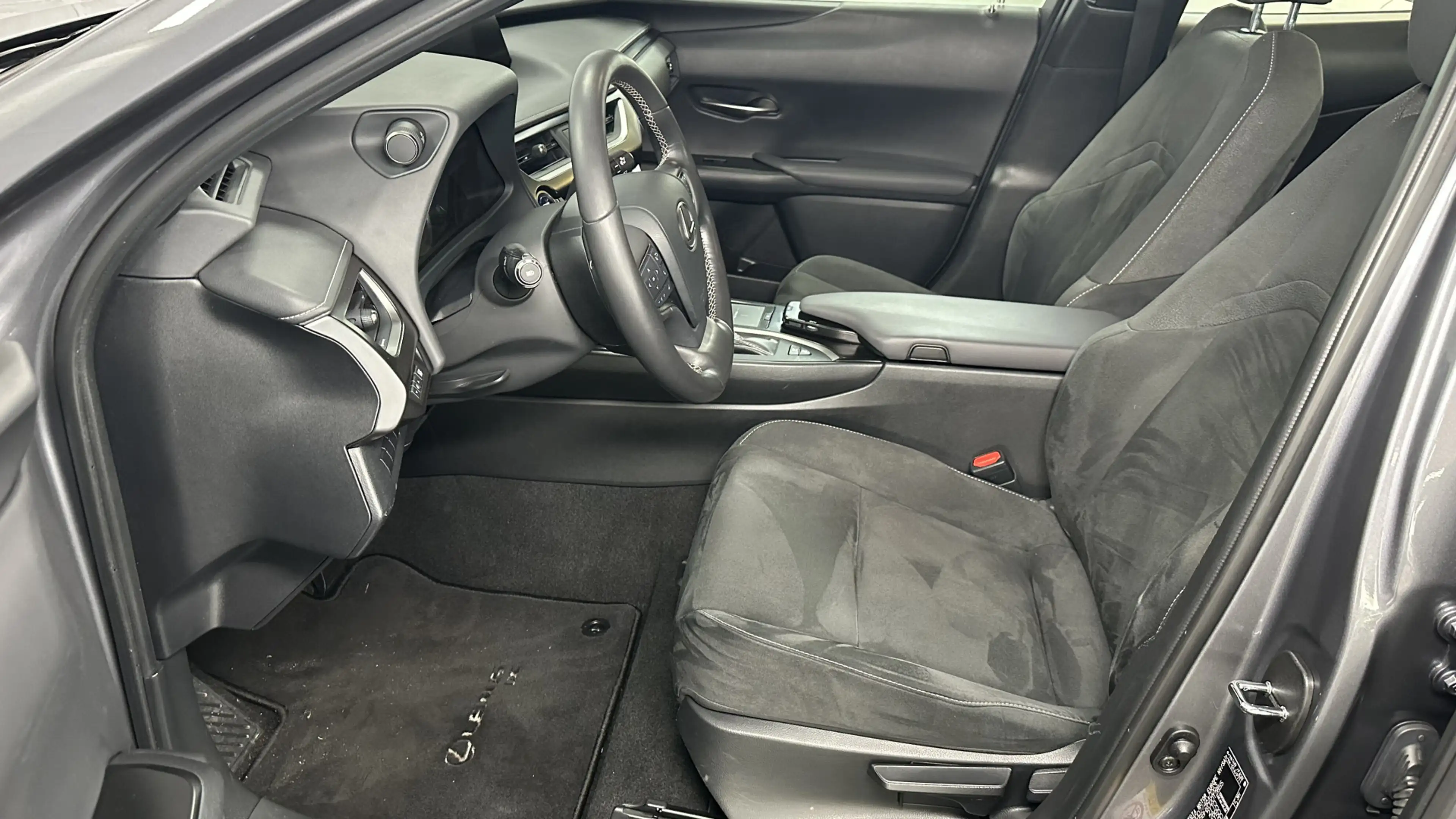 Lexus UX 250h First Edition VERKOCHT! Stoel/stuur verwr. Carpaly — photo 15