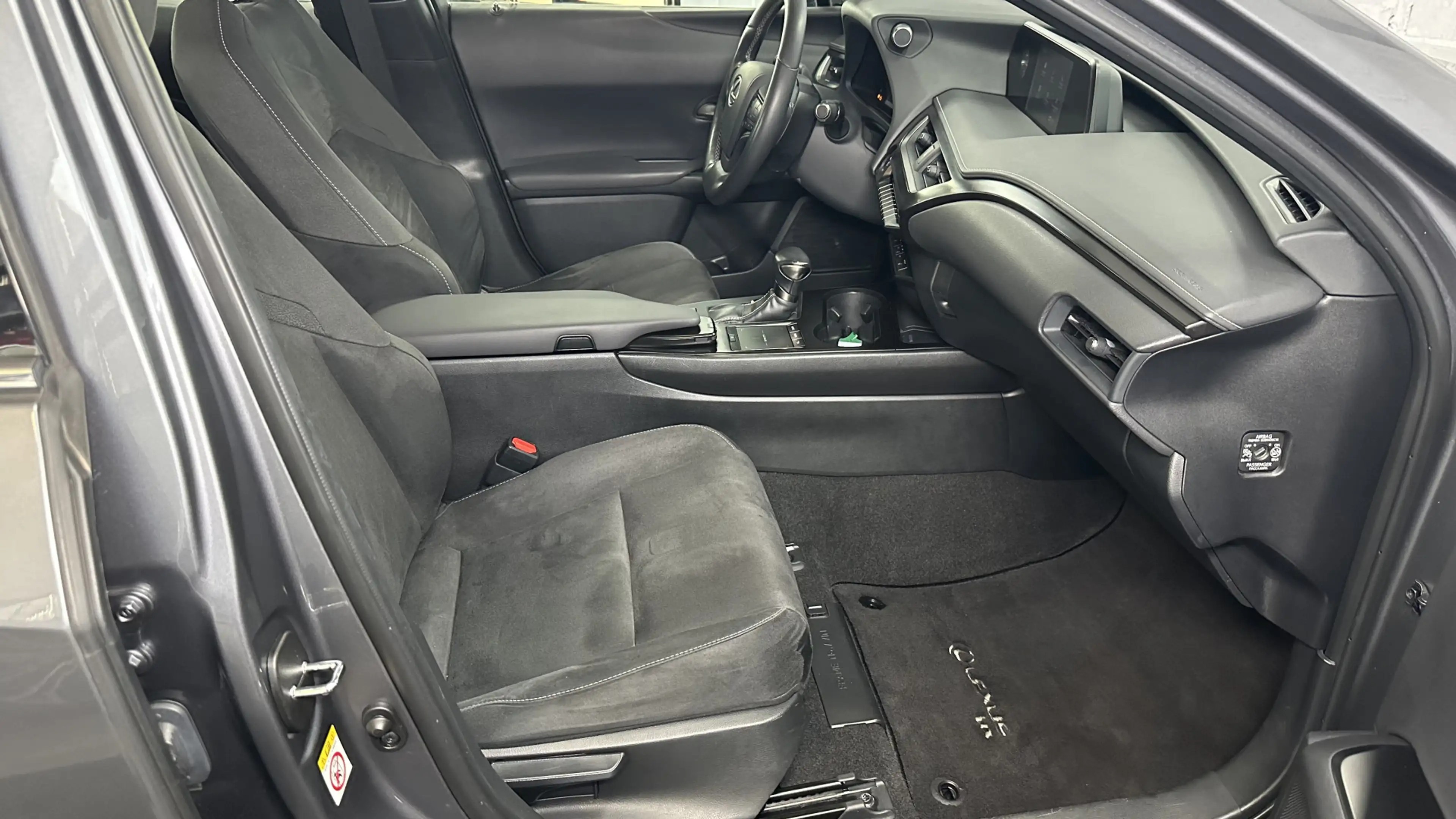 Lexus UX 250h First Edition VERKOCHT! Stoel/stuur verwr. Carpaly — photo 32
