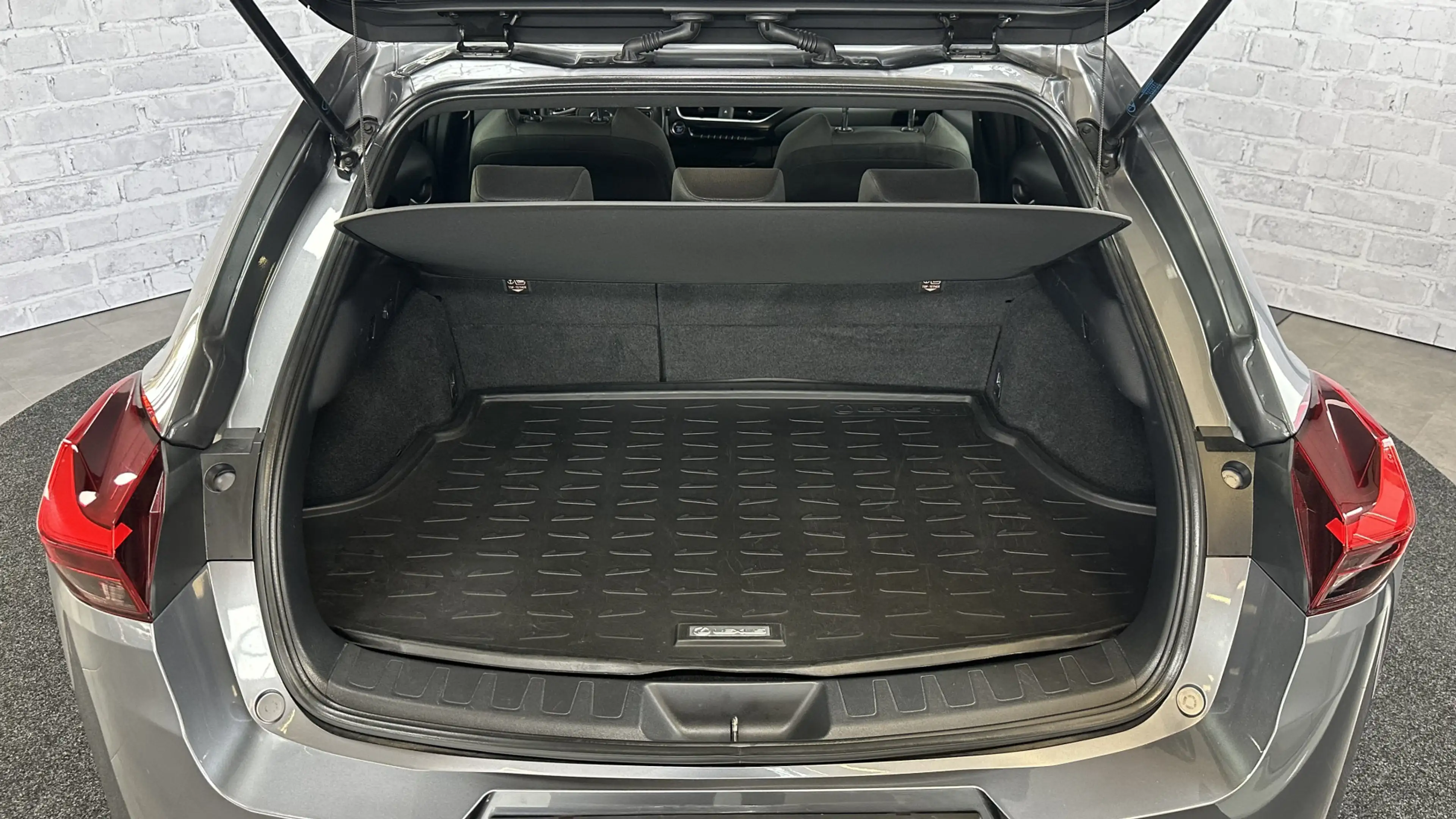 Lexus UX 250h First Edition VERKOCHT! Stoel/stuur verwr. Carpaly — photo 30