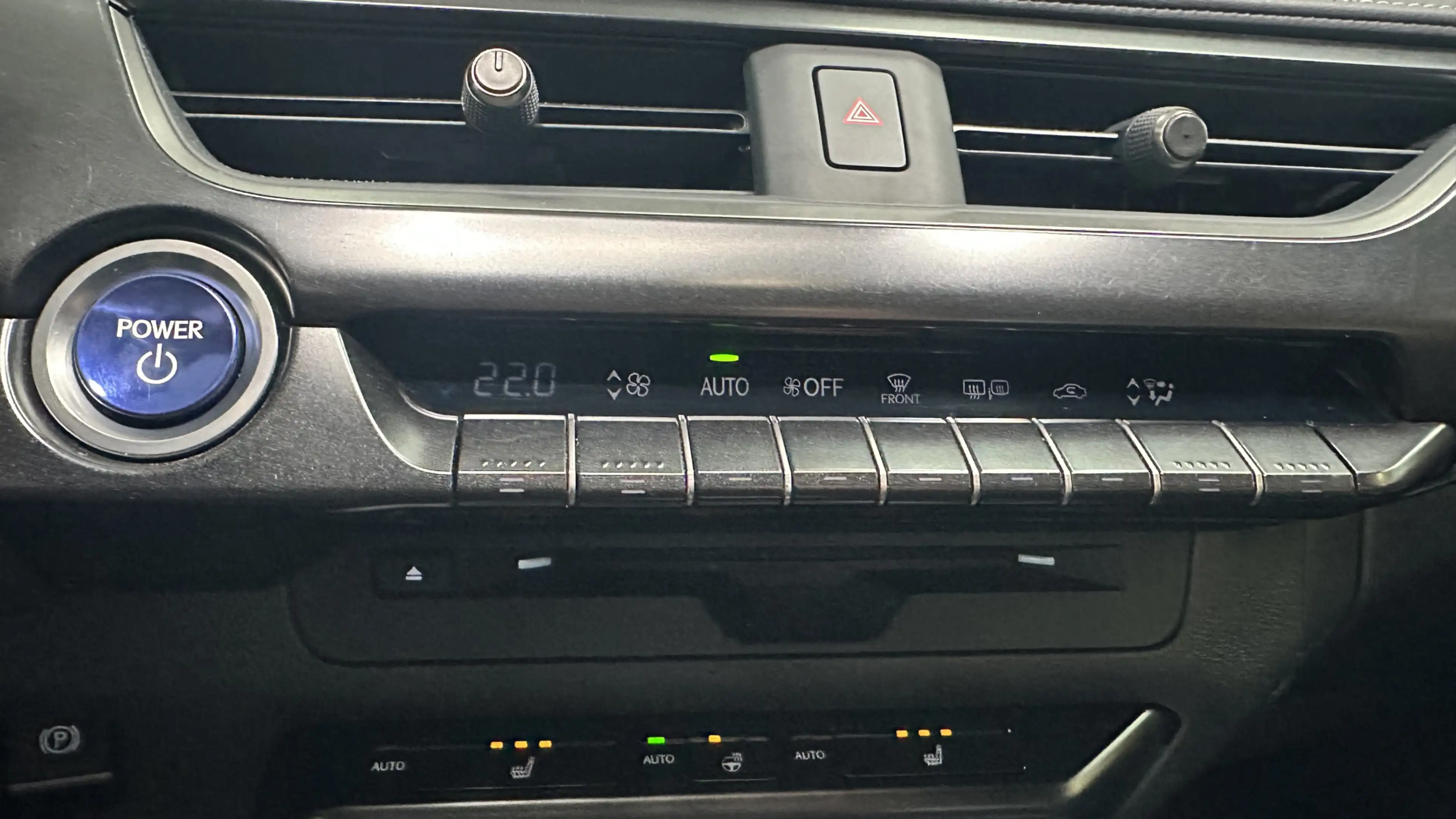 Lexus UX 250h First Edition VERKOCHT! Stoel/stuur verwr. Carpaly — photo 22