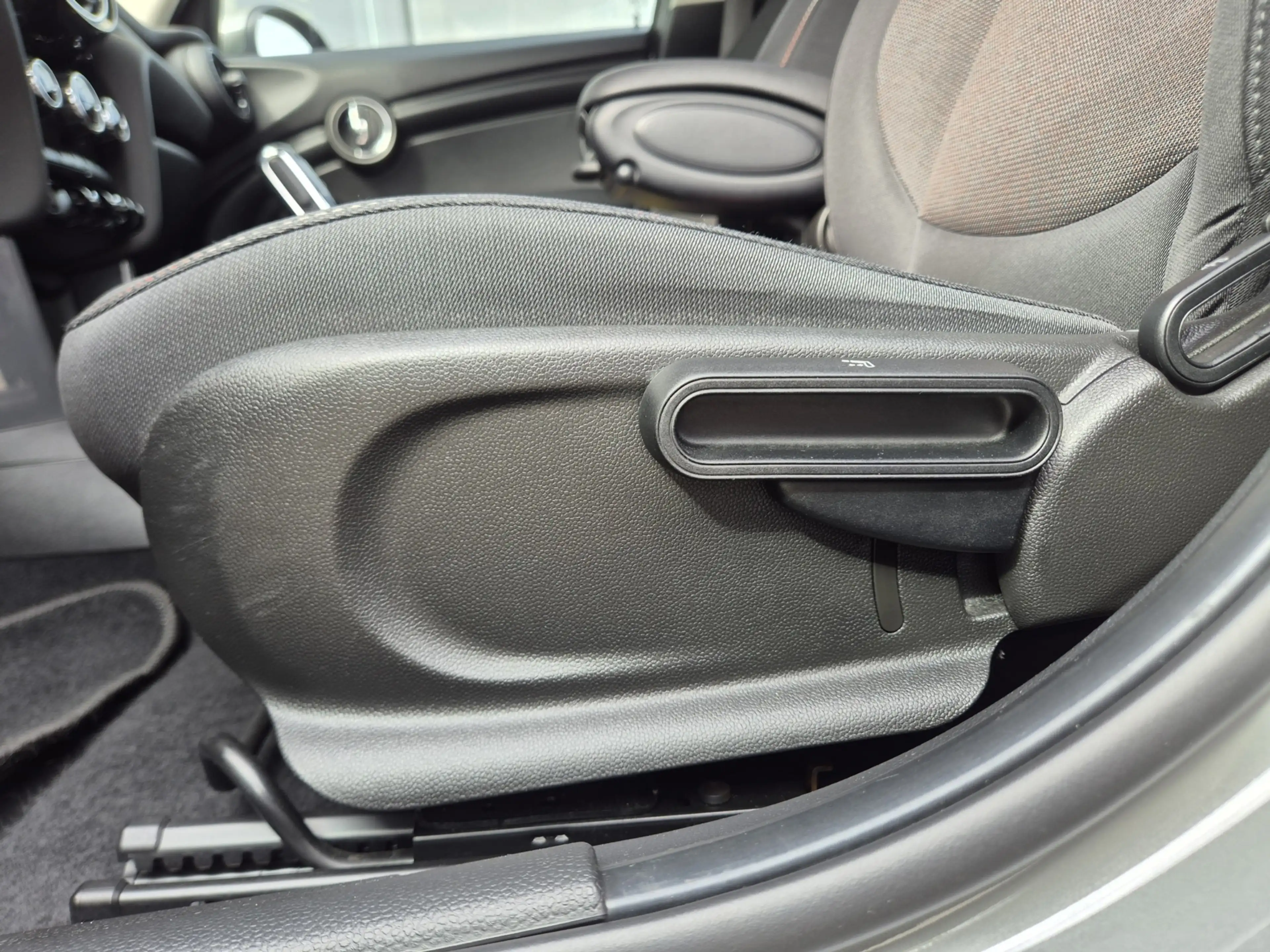 MINI One 1.5 5-deurs, NAP, 17 inch, PDC, Climate Control — photo 37
