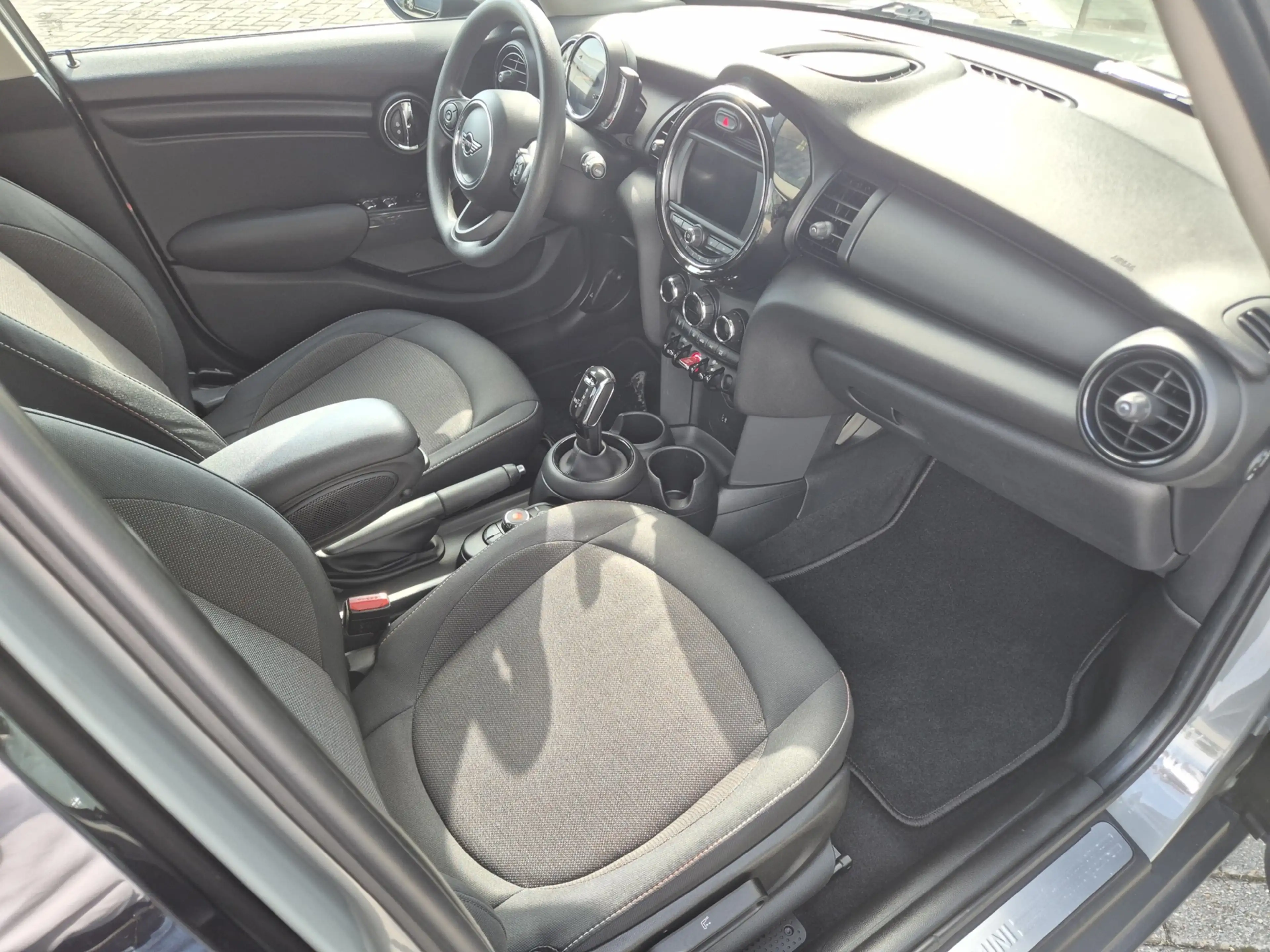 MINI One 1.5 5-deurs, NAP, 17 inch, PDC, Climate Control — photo 20