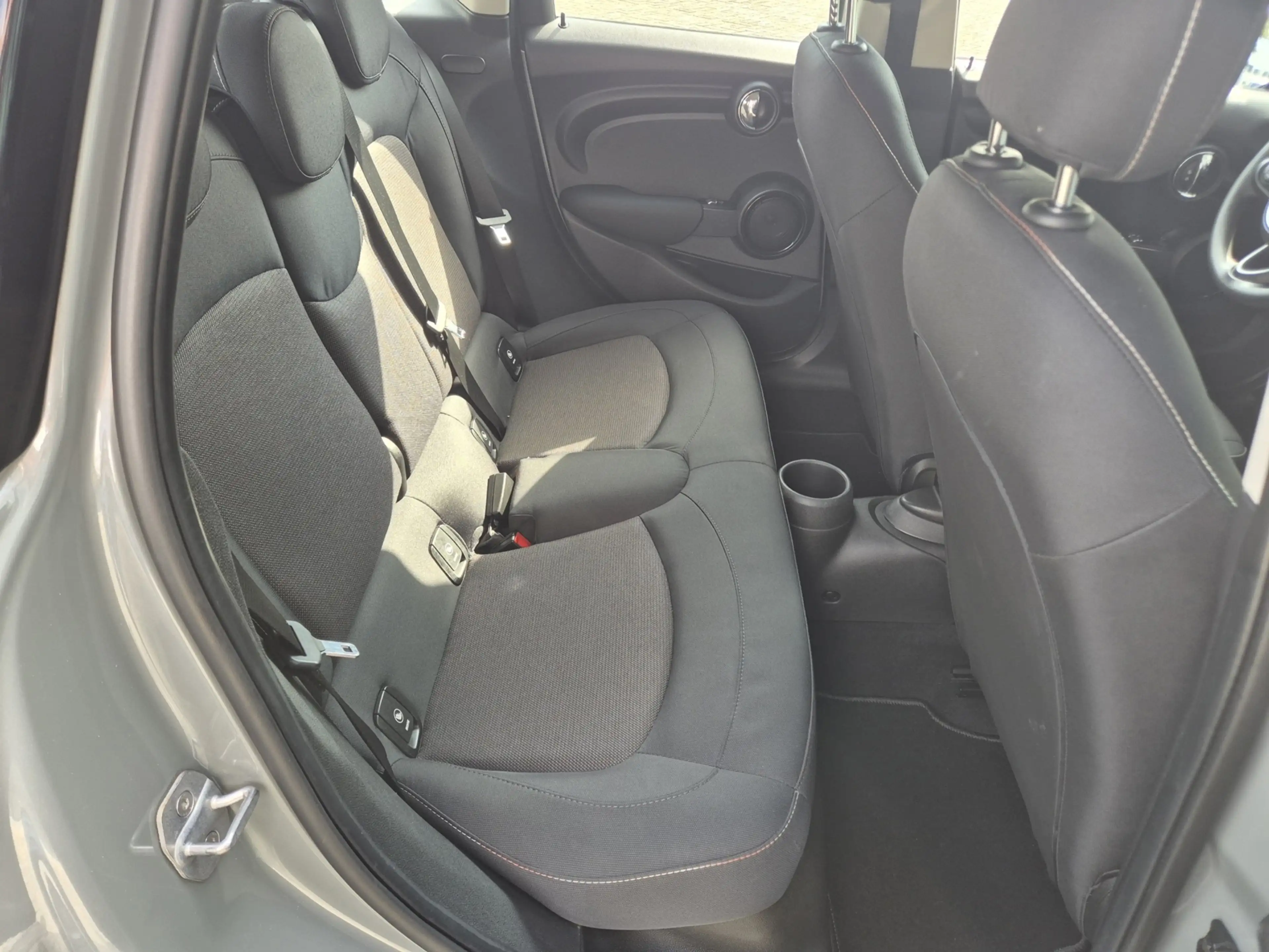 MINI One 1.5 5-deurs, NAP, 17 inch, PDC, Climate Control — photo 10