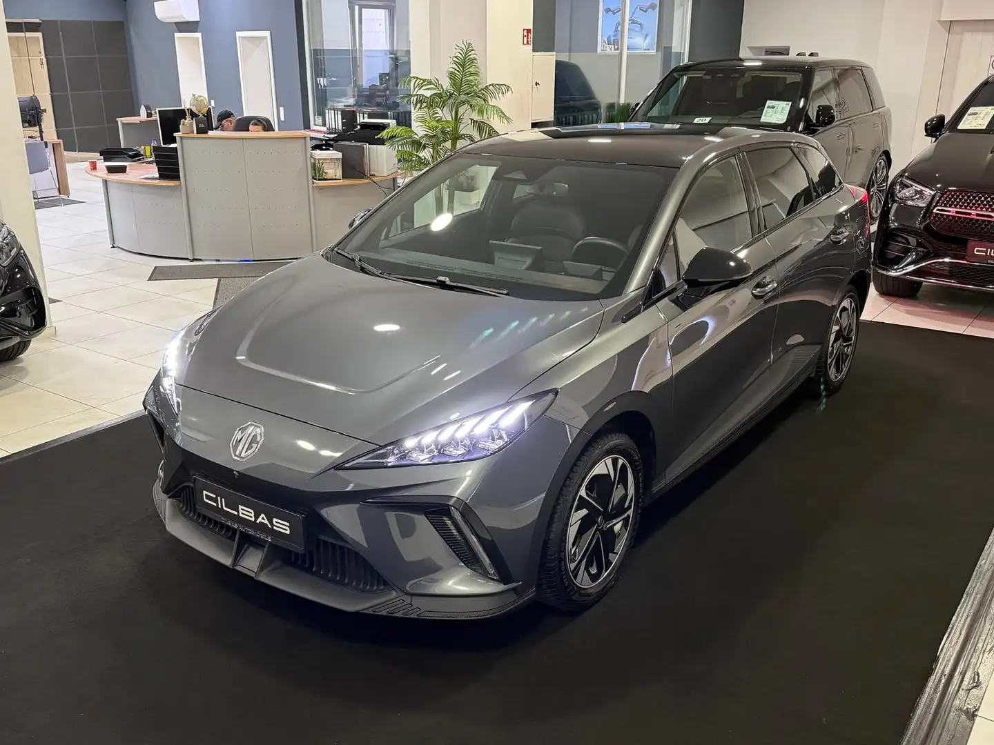 MG MG4 4 Luxury 64kWh *360*NAVI*ACC*WÄRMEPUMPE*DAB* Grau - 1