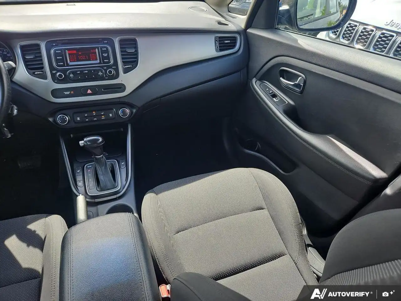 Kia Rondo снимка Kia Rondo