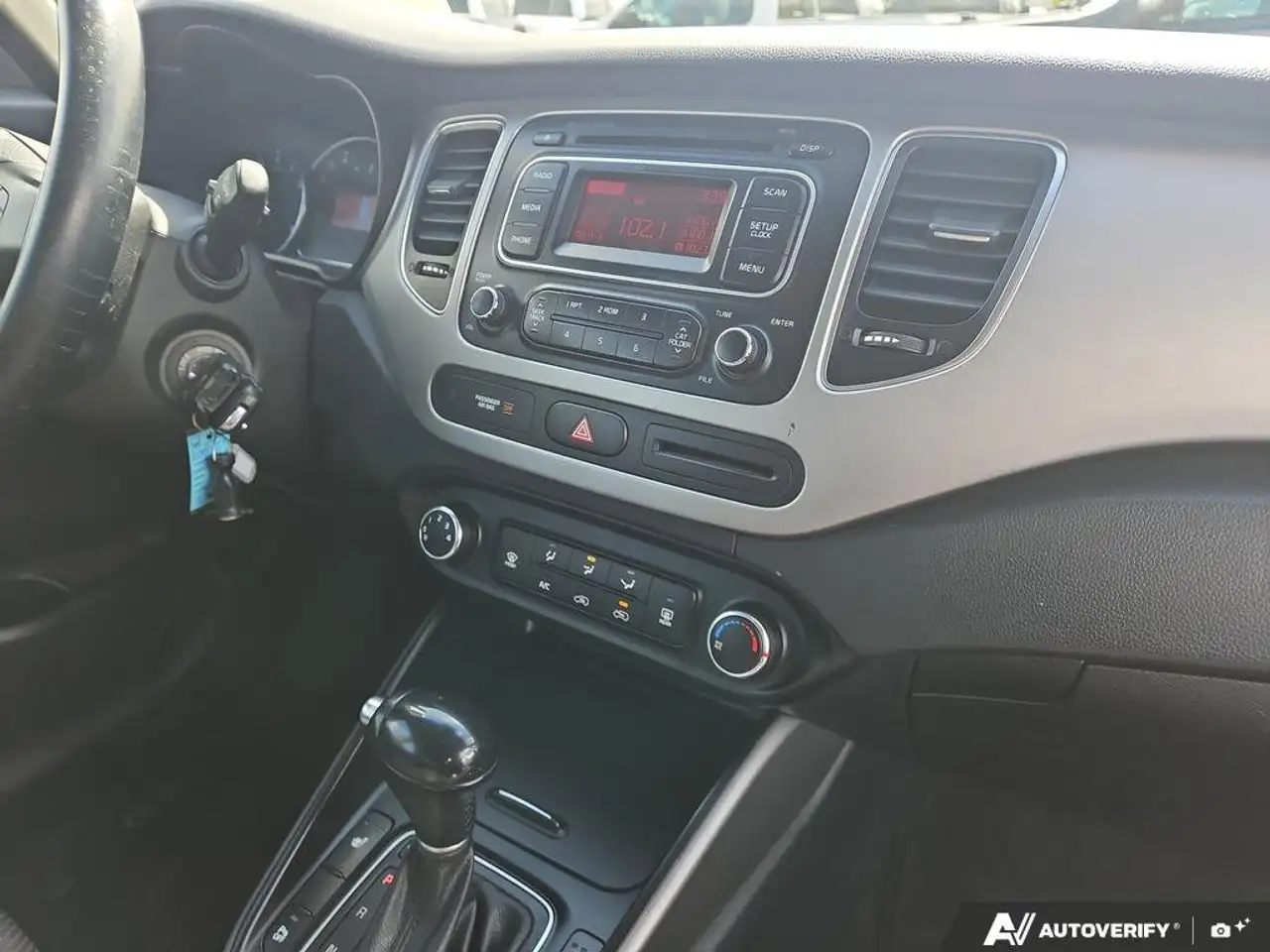 Kia Rondo снимка Kia Rondo