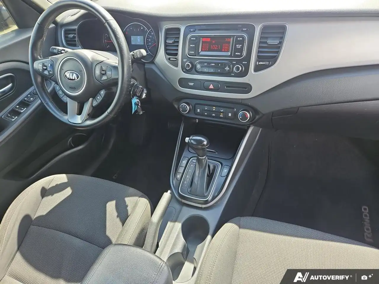 Kia Rondo снимка Kia Rondo
