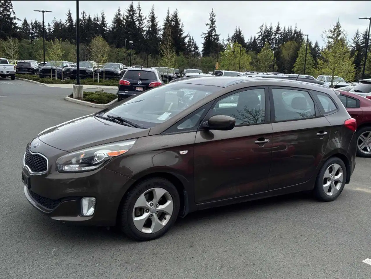 Kia Rondo снимка Kia Rondo