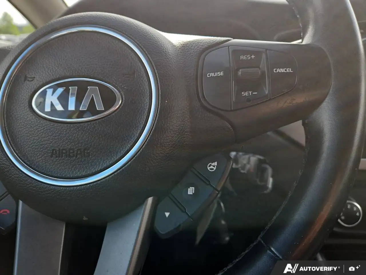 Kia Rondo снимка Kia Rondo