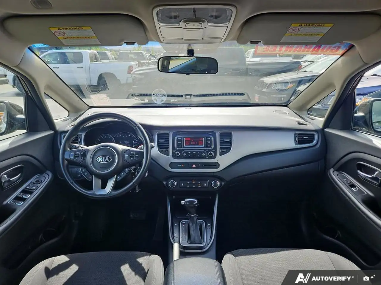 Kia Rondo снимка Kia Rondo
