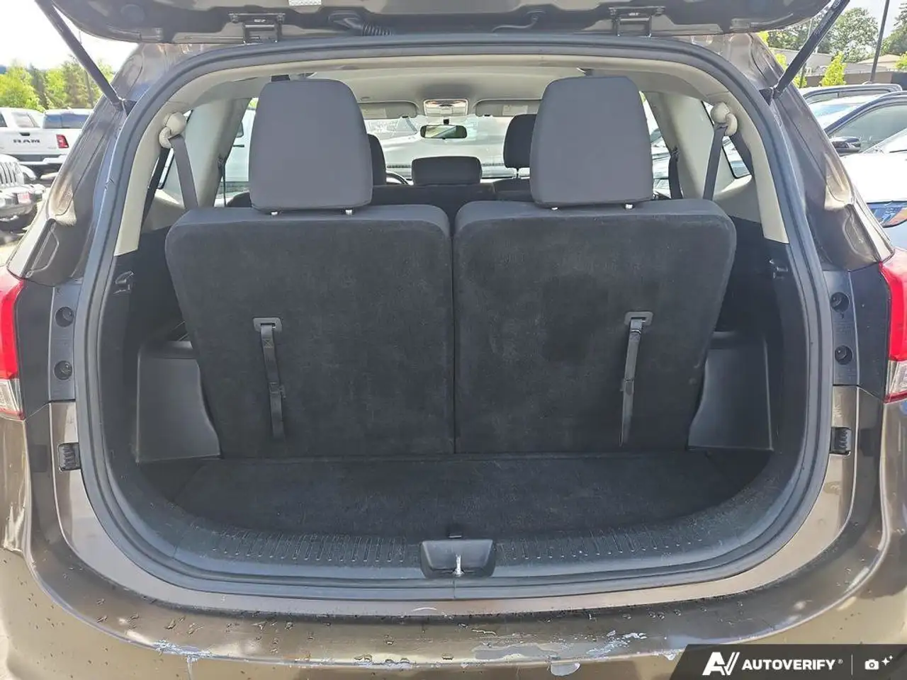 Kia Rondo снимка Kia Rondo