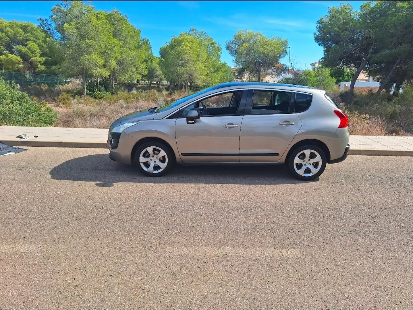 Peugeot 3008 3008 1.6 VTi Active Active Beige - 2
