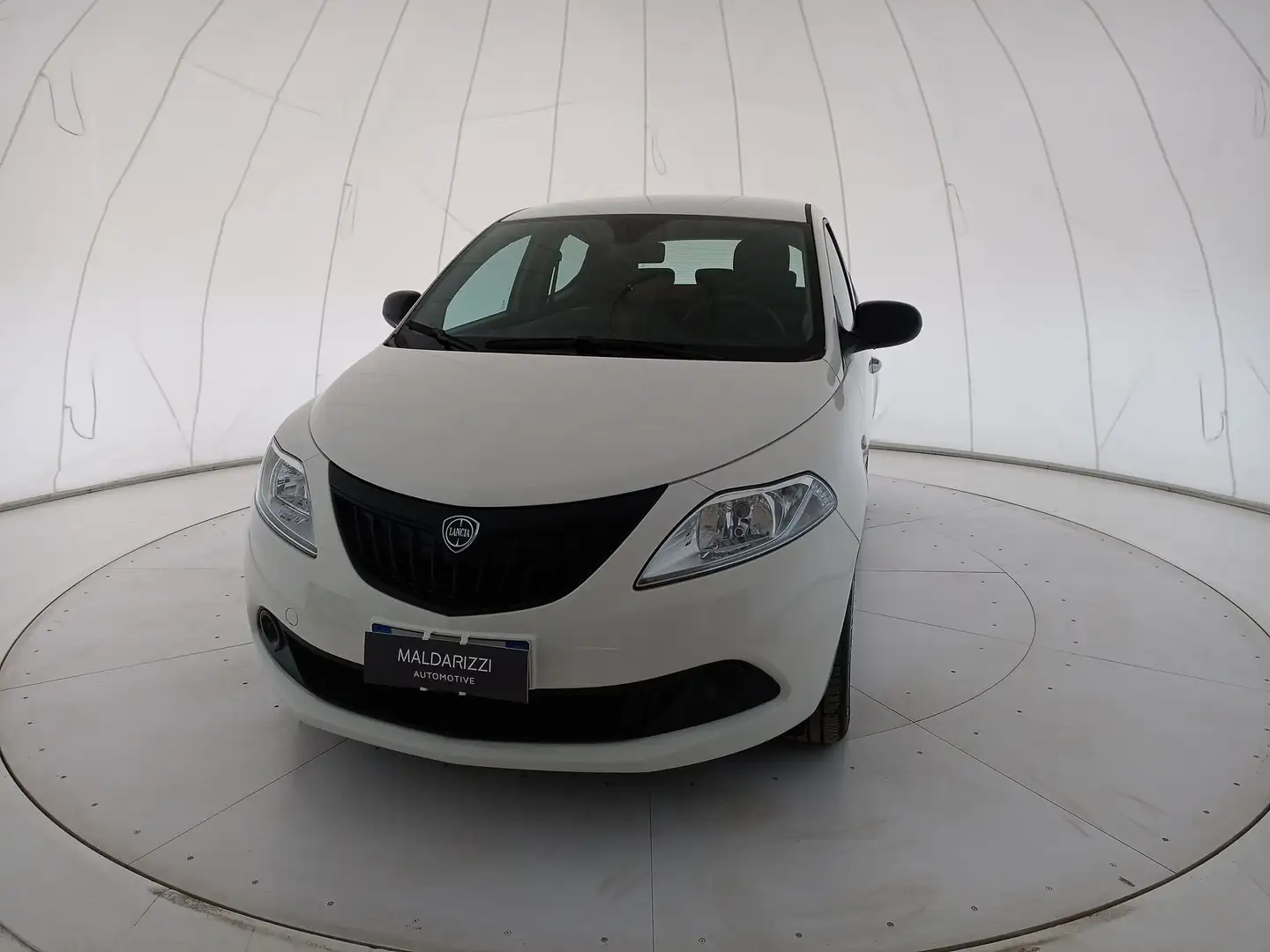 Lancia Ypsilon III 2021 1.0 firefly hybrid Oro s&s 70cv Weiß - 1