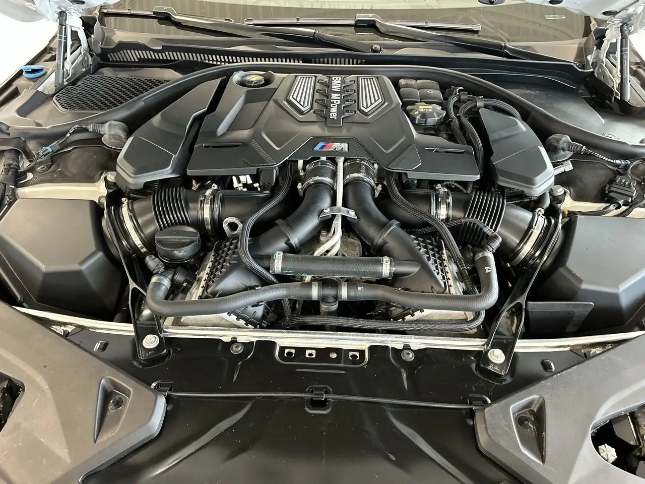 BMW M8 снимка BMW M8