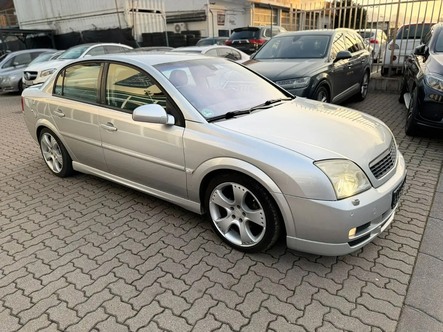 Opel Vectra Silverline2.2 16V*IRMSCHER*LEDER*NAVI*PDC Silber - 1