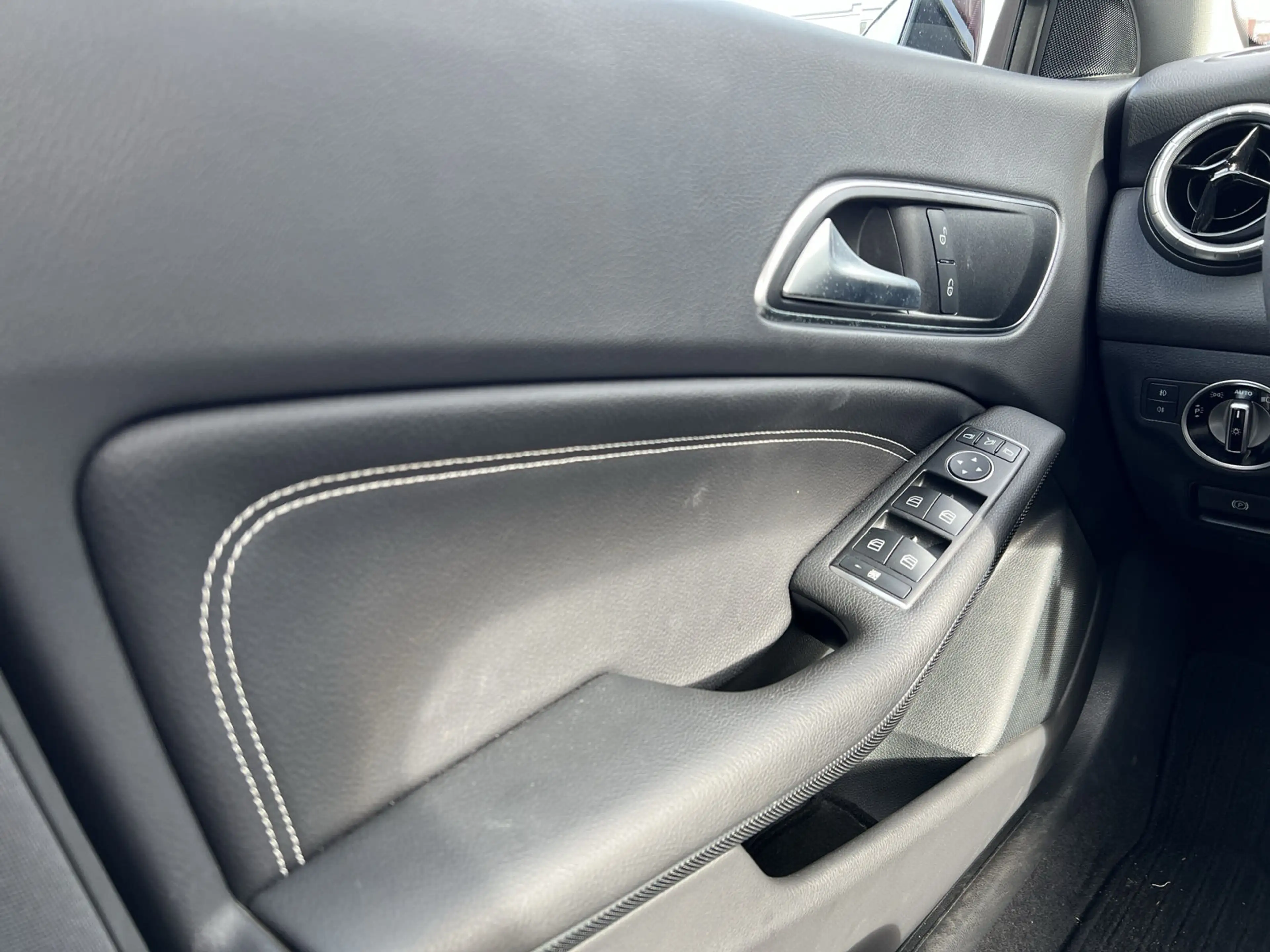 Mercedes-Benz CL A Shooting Brake 180 7G-DCT AHK+RFK+SHZ — photo 13