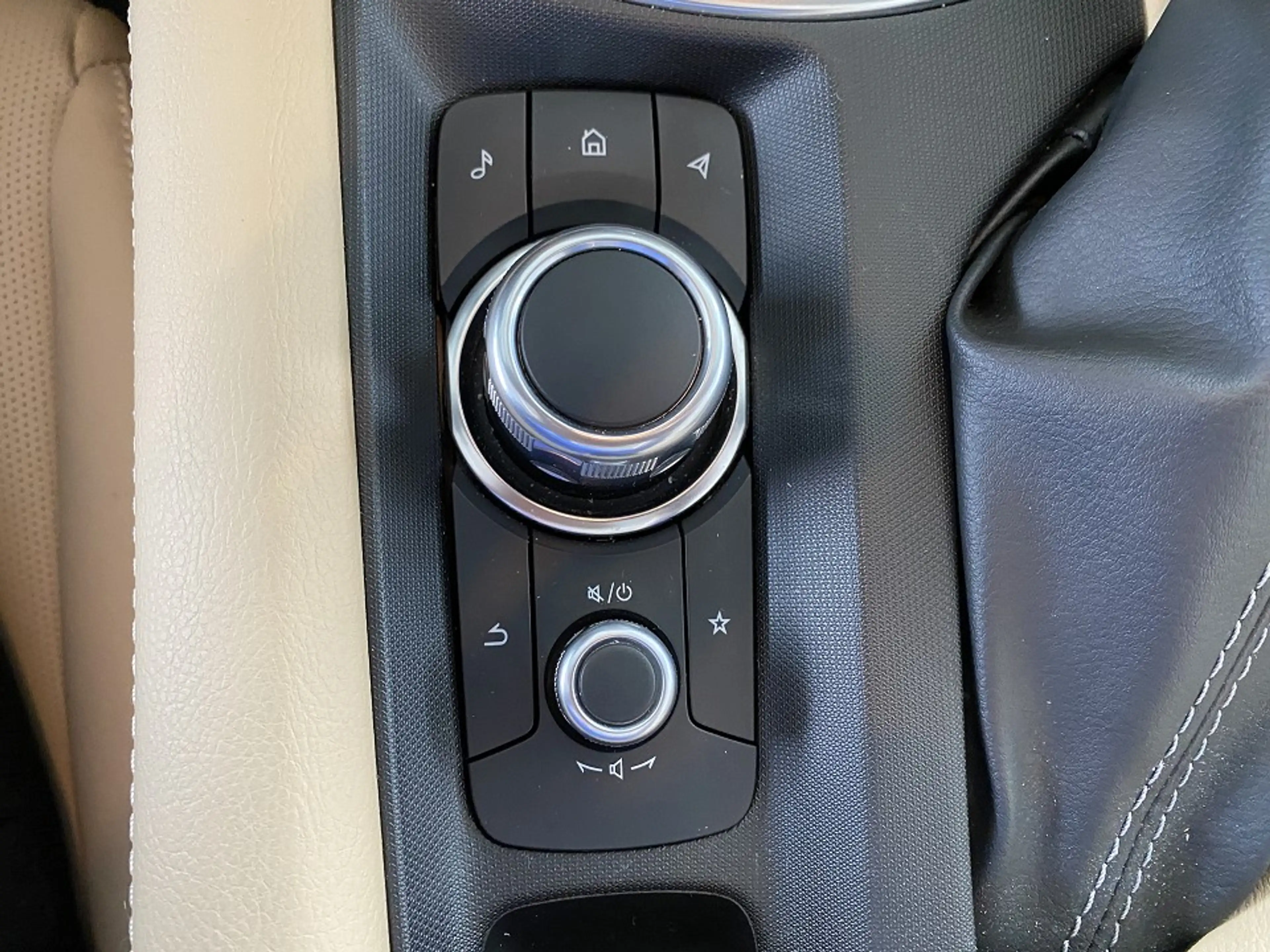Mazda MX-5 2.0 Kazari BOSE NAVI NAPPALEDER — photo 8